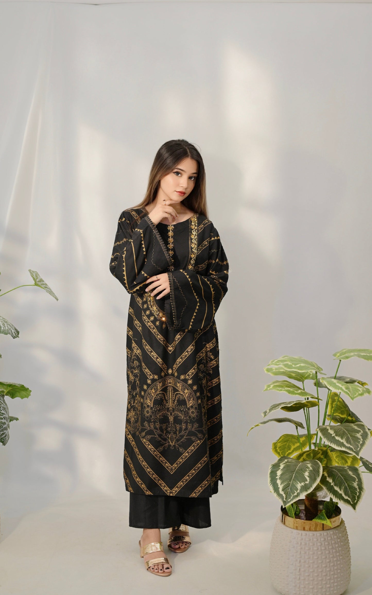 Saadgi Handwork Neck 2pc